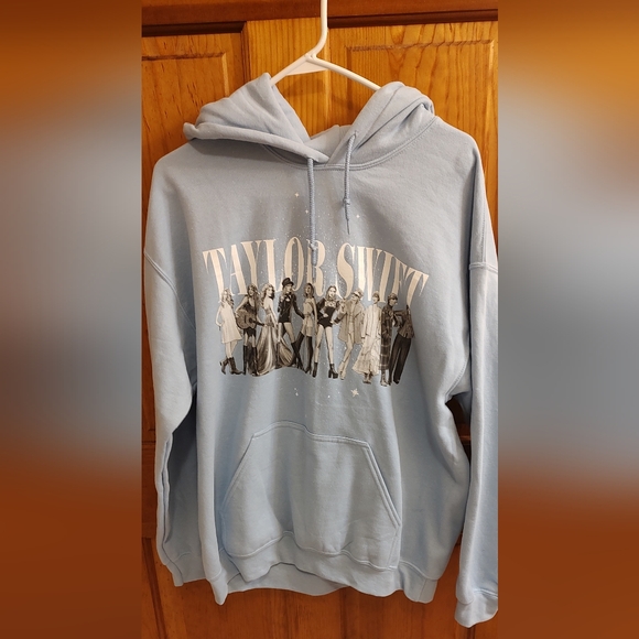 Taylor Swift Hoody - Picture 2 of 6